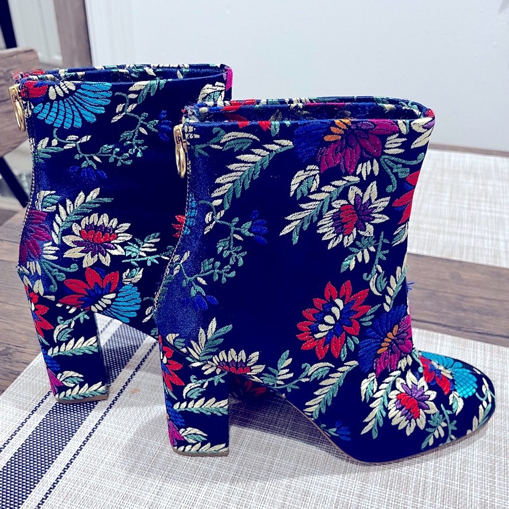 Joie Saleema Brocade Royal Blue Bootie size 9.5 Gorgeous!